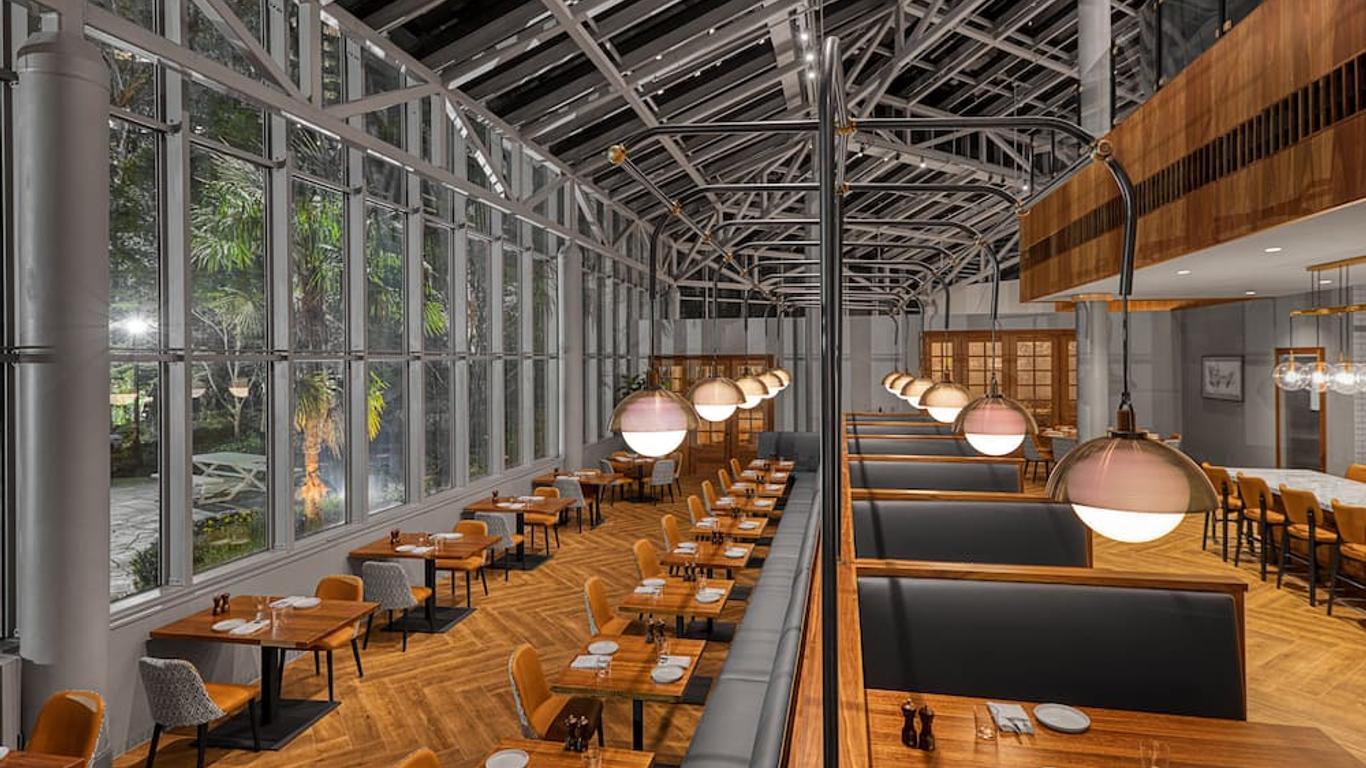 Crowne Plaza Atlanta Perimeter at Ravinia by IHG