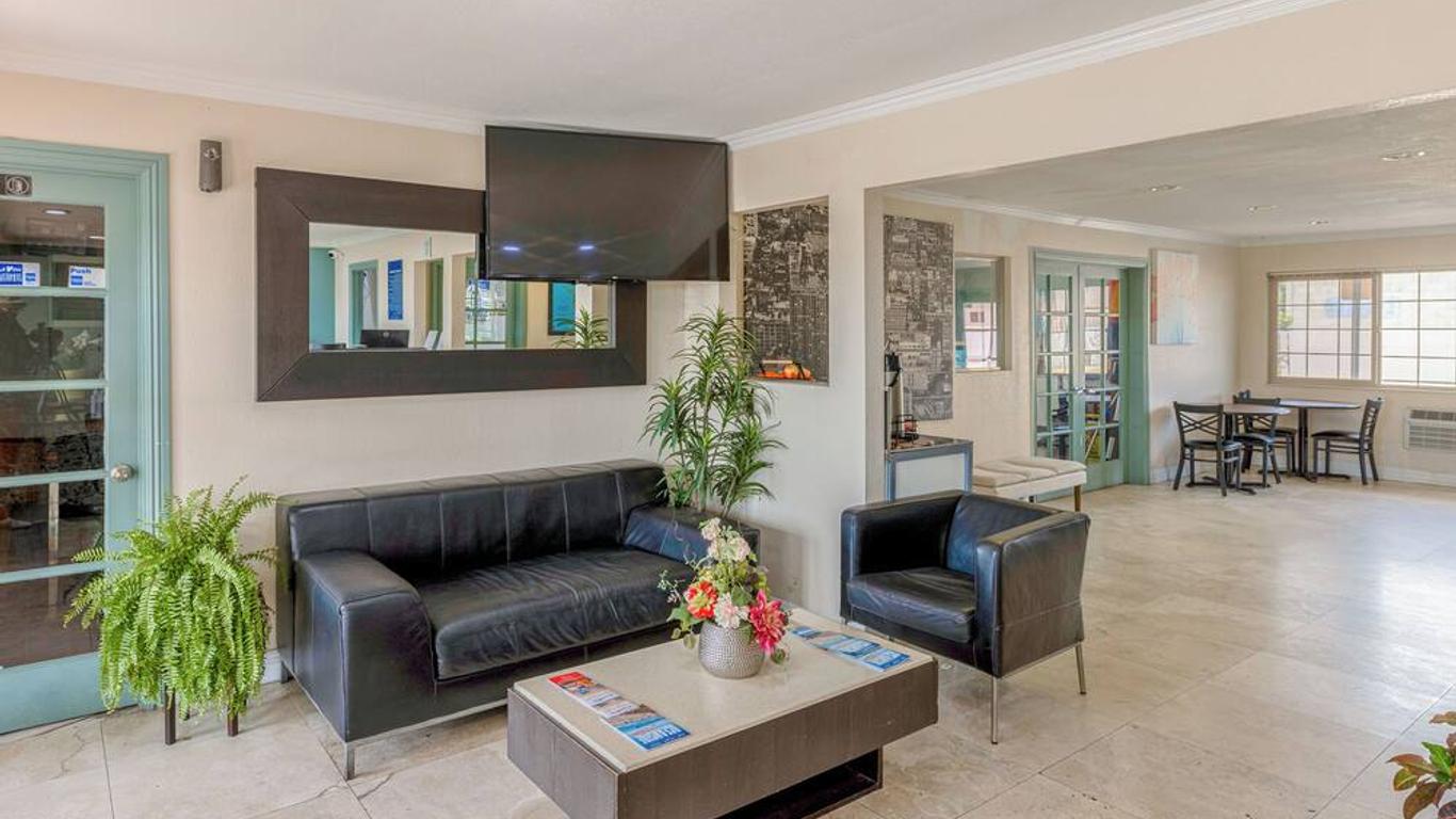 Hotel Avenida - Oceanside Camp Pendleton