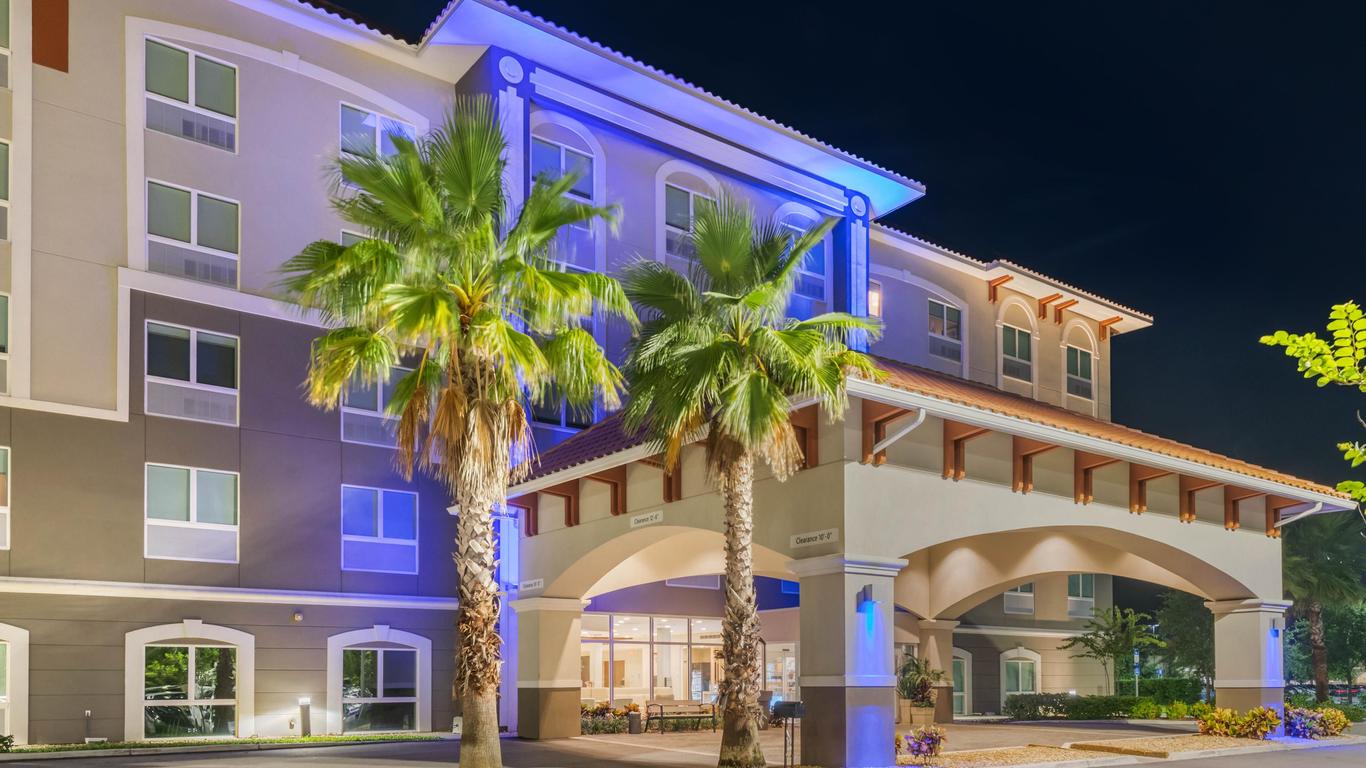 Holiday Inn Express & Suites - St. Petersburg - Madeira Beach, An IHG Hotel