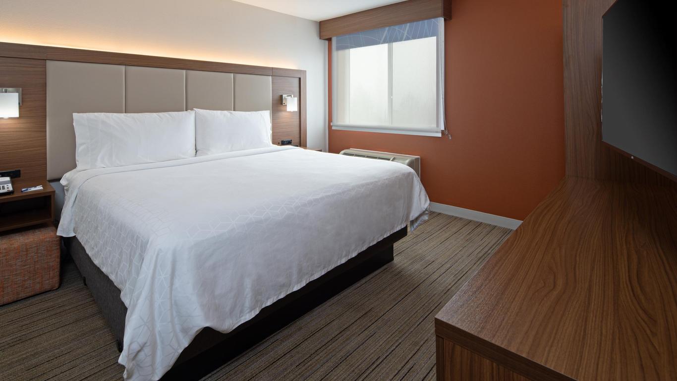 Holiday Inn Express Hotel & Suites Seatac, An IHG Hotel