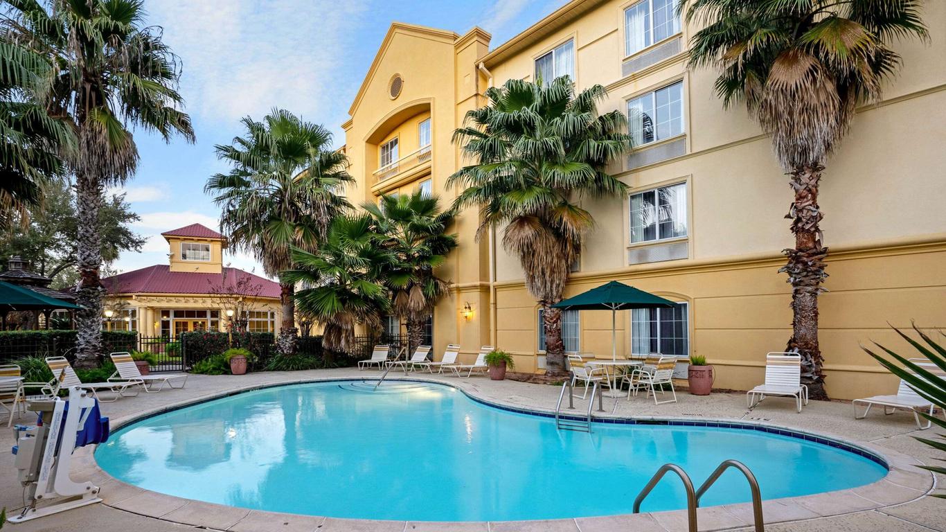 La Quinta Inn & Suites by Wyndham Houston West Park 10