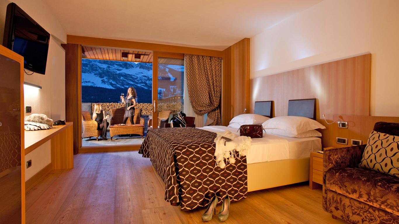 Hotel Alaska Cortina